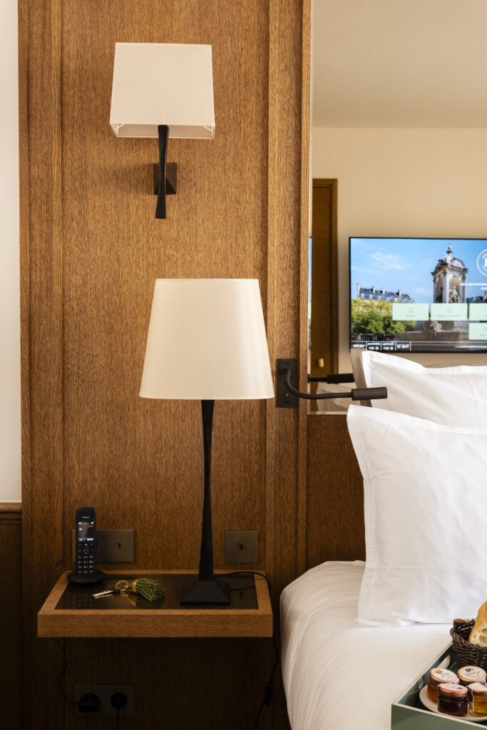 Hôtel Villa Madame Paris équipé en IPTV par EONA